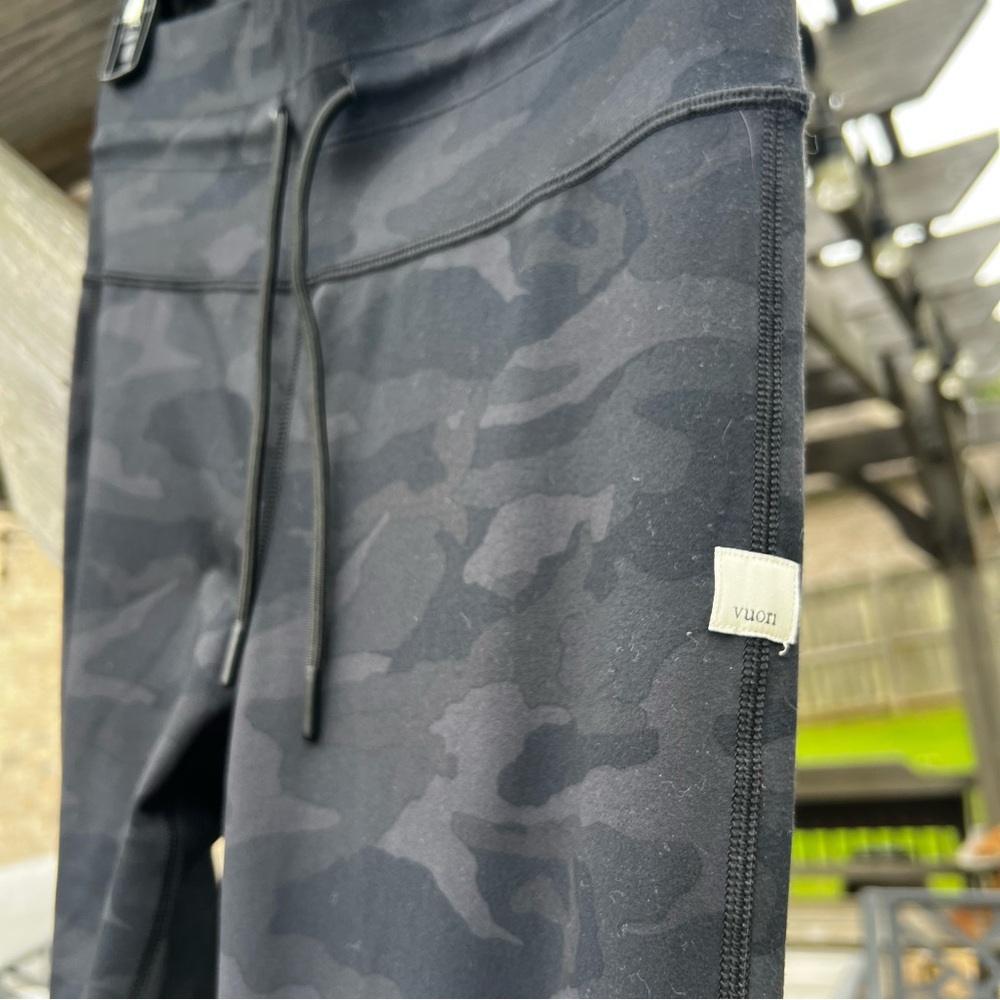 Vuori Daily Legging - Black Camo women’s S - Picture 10 of 10
